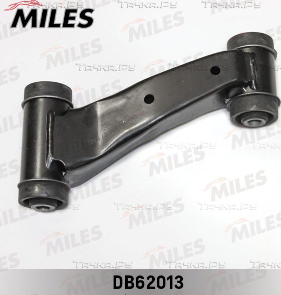 Поперечный рычаг передней подвески Miles правый верхний для Nissan Primera P11 1996-2002. Артикул DB62013