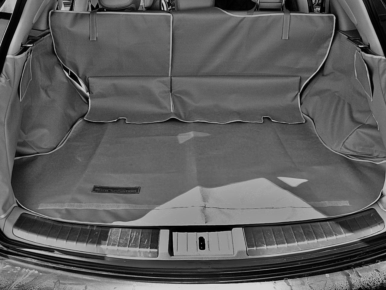 Защитный чехол AUTOSMSTUDIO "Maxi" в багажник автомобиля для Infiniti QX70 II S51 2013-2019, серый. Артикул TP-INFQX70-MAXI-GR