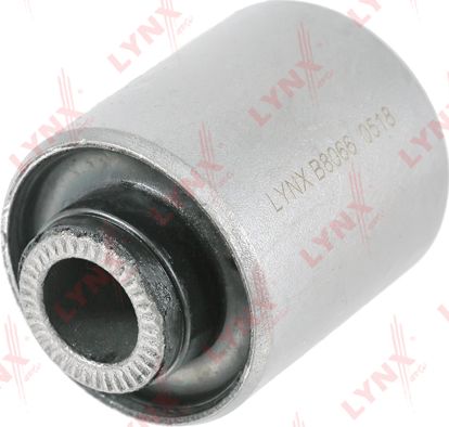 Сайлентблок переднего рычага подвески LYNXauto. Артикул B8066
