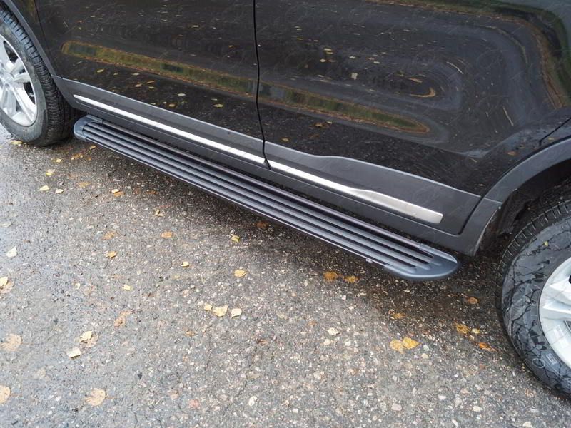 Пороги алюминиевые ТСС Slim Line Black 1720 мм для Geely Atlas Pro 2021-2026. Артикул GEELEATL18-37B