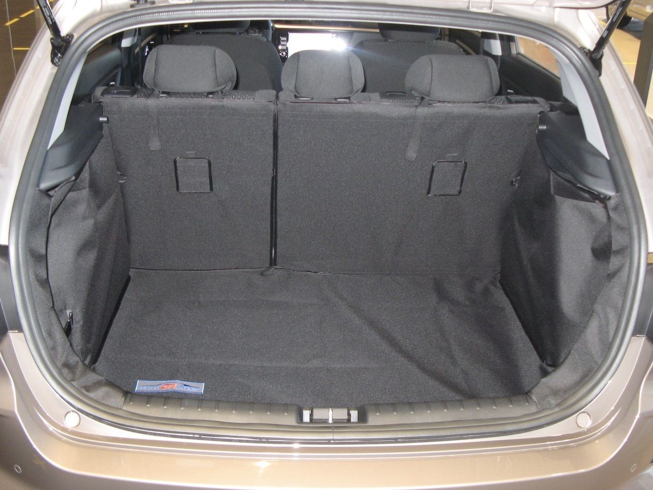 Защитный чехол AUTOSMSTUDIO "Maxi" в багажник автомобиля для Kia Rio X-Line 10.2017-2026, серый. Артикул TP-KRXLI-MAXI-GR