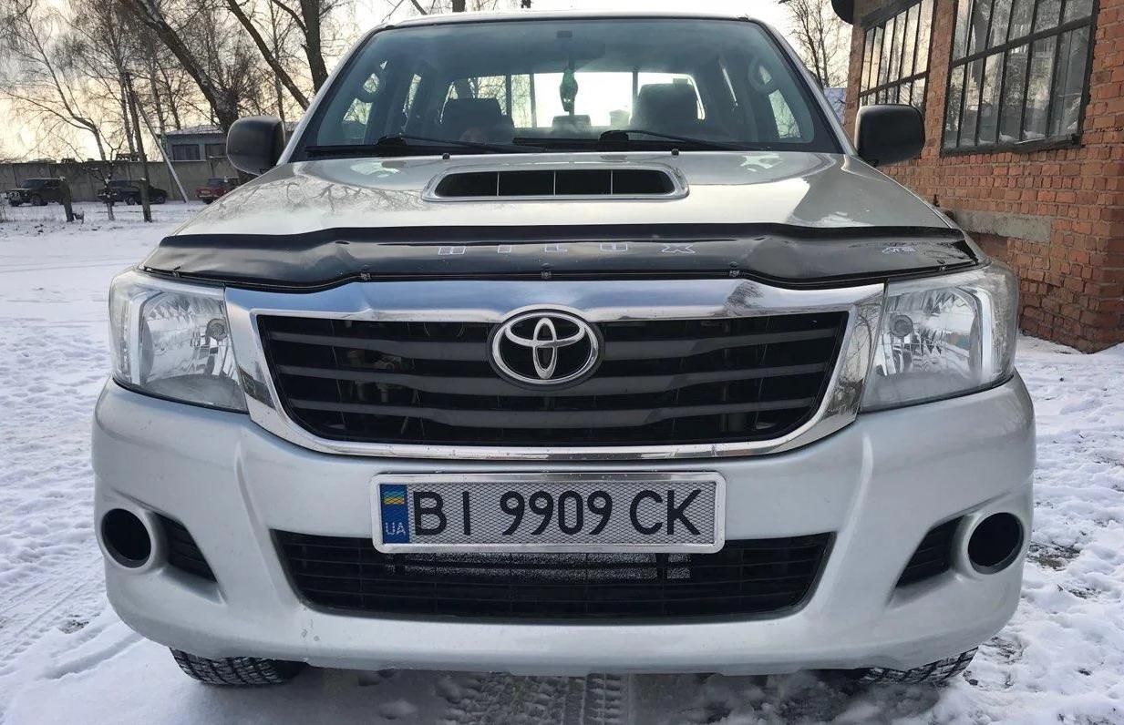 Дефлектор Vip-Tuning для капота Toyota Hilux VII 2011-2015. Артикул TYA71