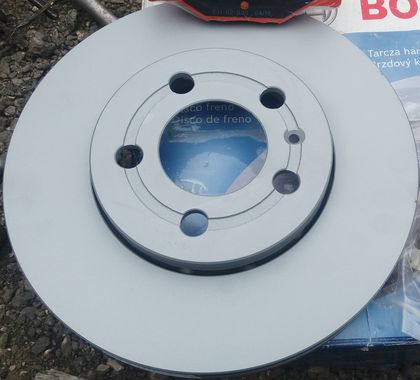 Тормозной диск Bosch передний для Volkswagen Polo IV 2001-2009. Артикул 0 986 478 853