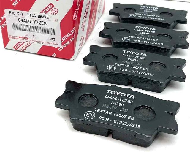 Тормозные колодки Toyota. Артикул 04466YZZE8
