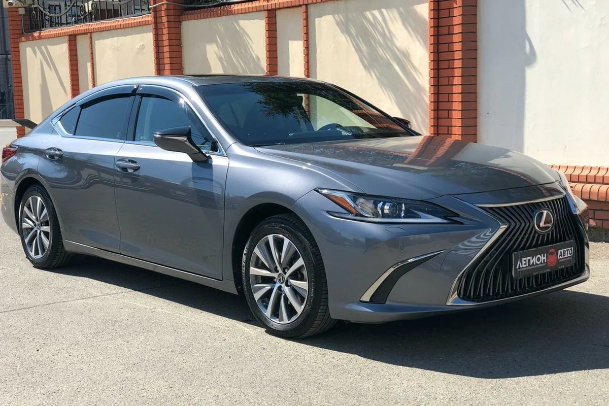 Дефлекторы Cobra Tuning для окон (c хром. молдингом) Lexus ES VII 2018-2026. Артикул L22318CR