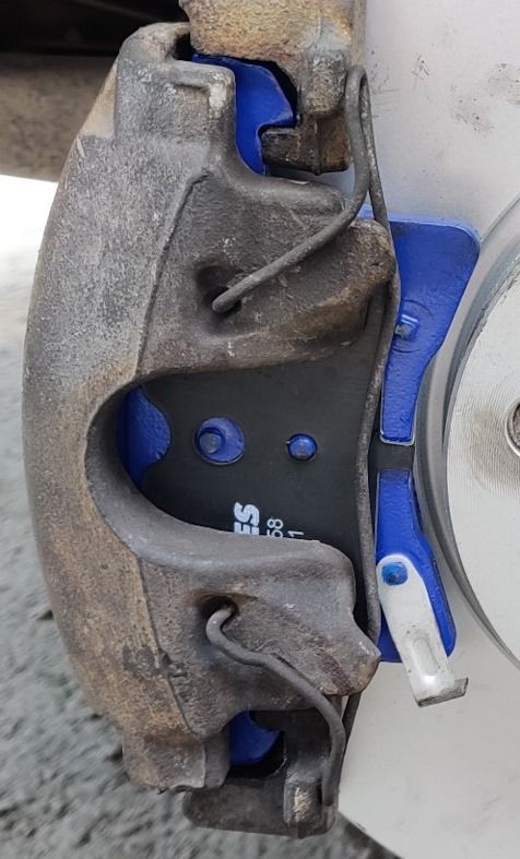 Тормозные колодки Miles (Керамика). Артикул E500058