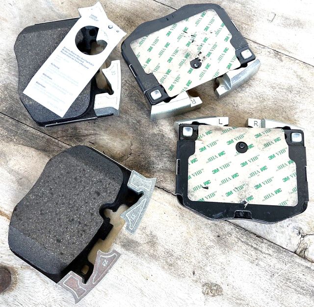 Тормозные колодки BMW. Артикул 34116889570