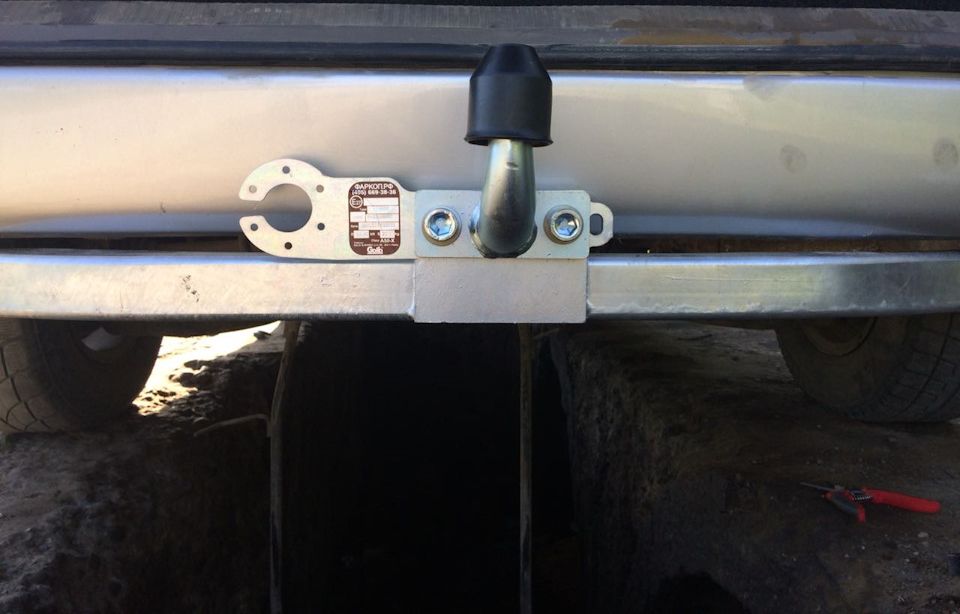 Фаркоп Galia оцинкованный для Toyota Hiace H100 1996-2004 руль слева. Артикул T026A