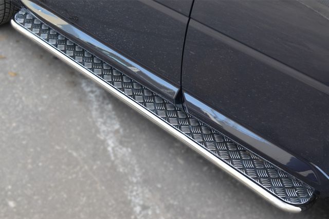 Защита порогов RusStal труба d42 с листом для Land Rover Freelander II 2013-2014. Артикул LFRL-001495