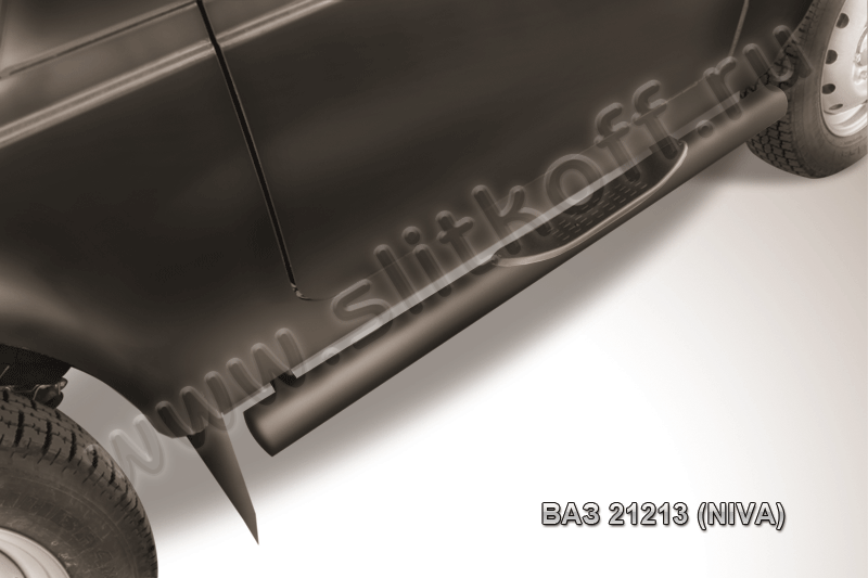 Пороги Slitkoff труба d76 с проступью для ВАЗ 21213 Нива, 4х4 3 дв 1976-2026 Черные. Артикул Niv005B
