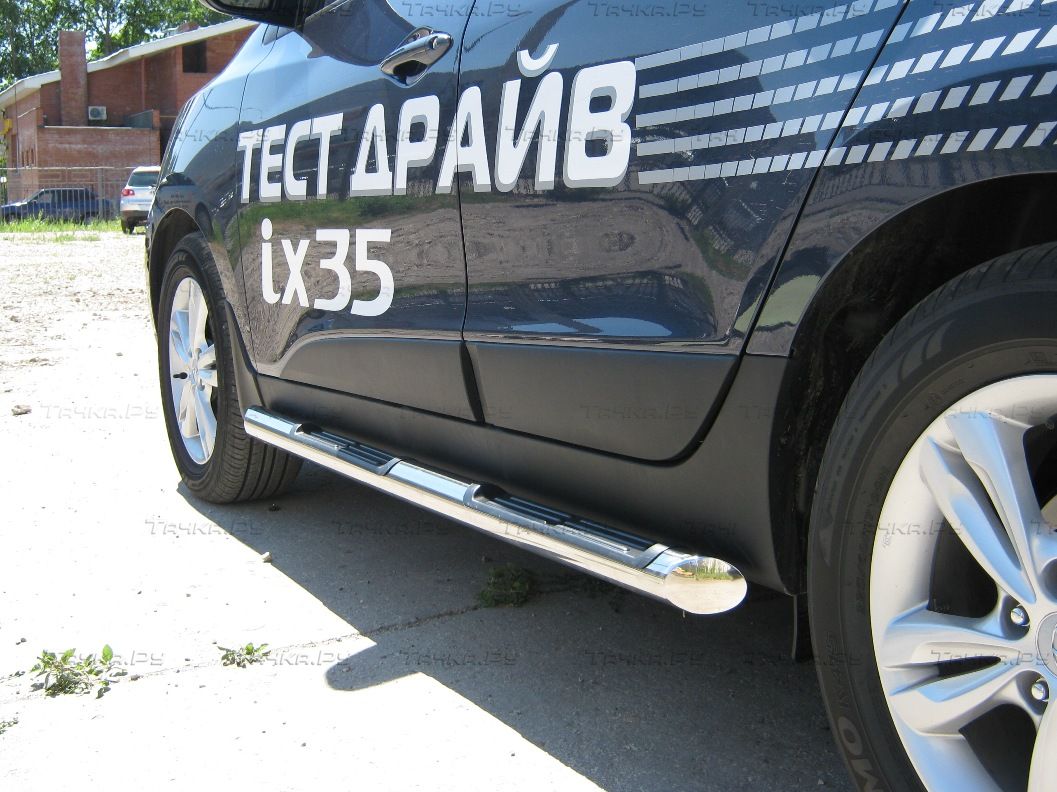 Защита порогов RusStal труба d76 с накладками (вариант 1) для Hyundai ix35 2009-2026. Артикул HIT-0001771