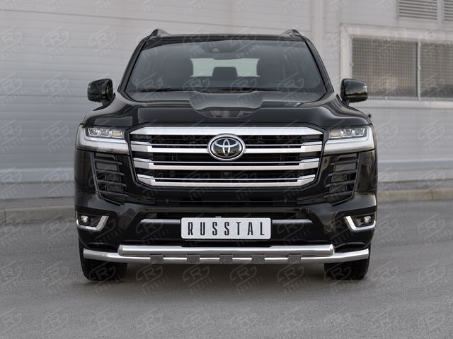 Защита RusStal переднего бампера d63 (секции)-d63 (секции) с декором для Toyota Land Cruiser 300 70th Anniversary 2021-2026. Артикул TLCZ-003636