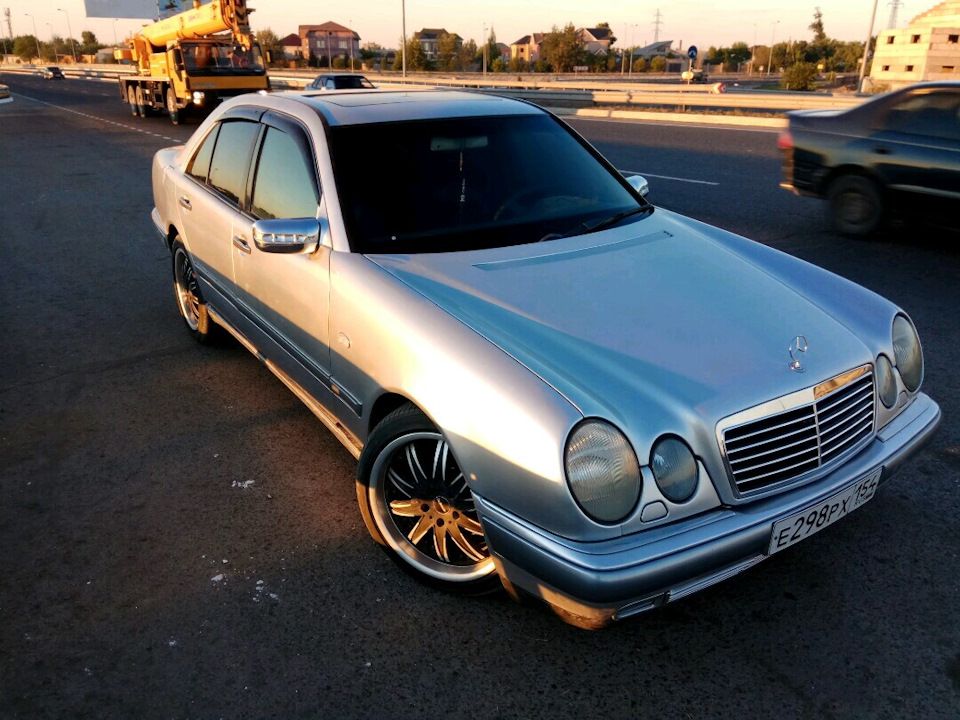 Дефлекторы Cobra Tuning для окон Mercedes-Benz E-Класс W210 седан 1995-2002. Артикул M31095