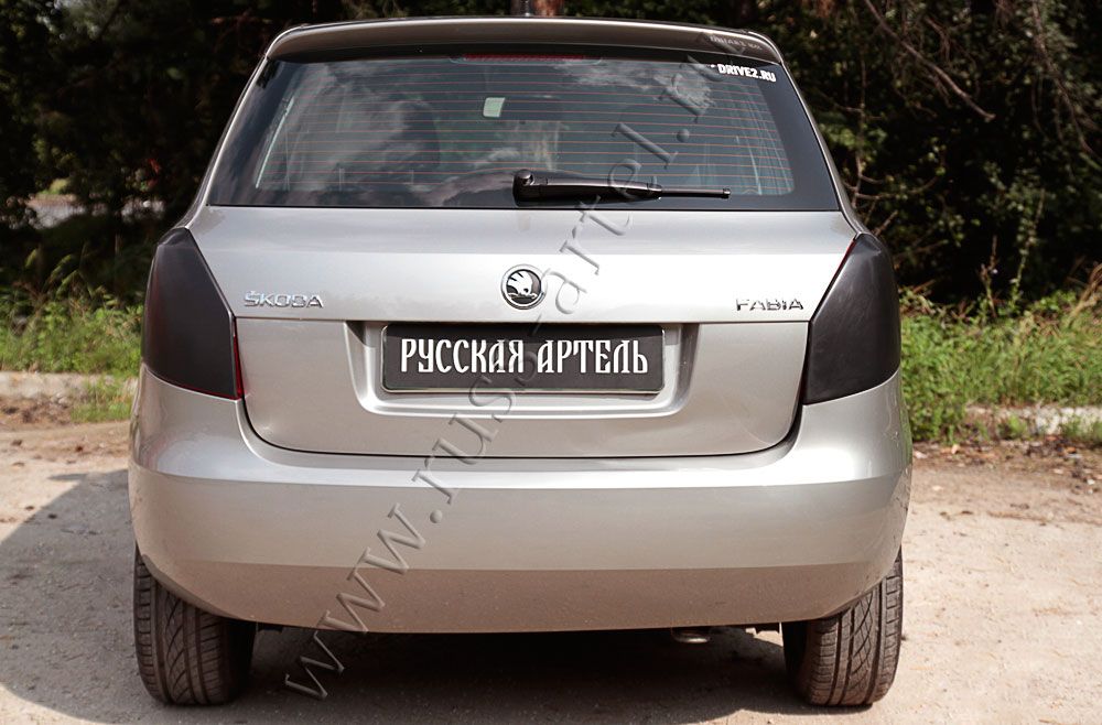Комплект накладок Русская Артель для самостоятельного изготовления ресничек задних фонарей для Skoda Fabia II 2007-2014. Артикул RESKF-017800