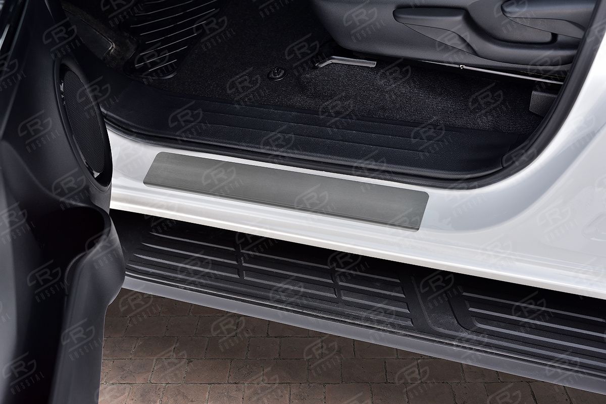 Накладки RusStal на пороги (лист нерж. шлифованный) для Toyota Fortuner 2017-2026. Артикул TOYFR17-02