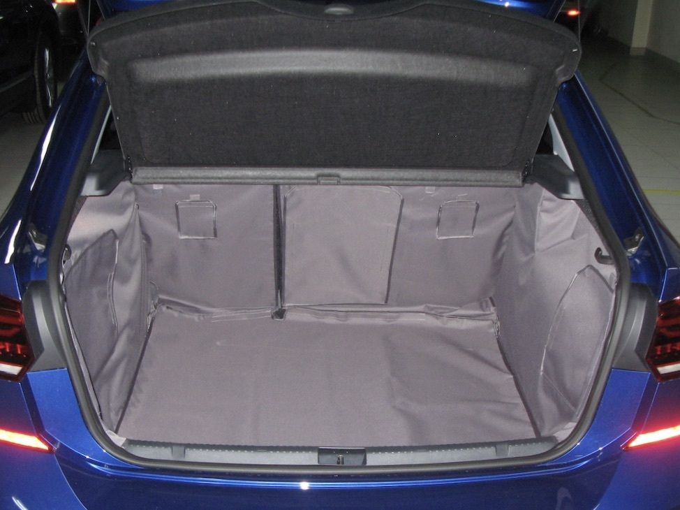 Защитный чехол AUTOSMSTUDIO "Maxi" в багажник автомобиля для Volkswagen Polo VI лифтбек 02.2020-2026, серый. Артикул TP-VW-PLVI-MAXI-GR