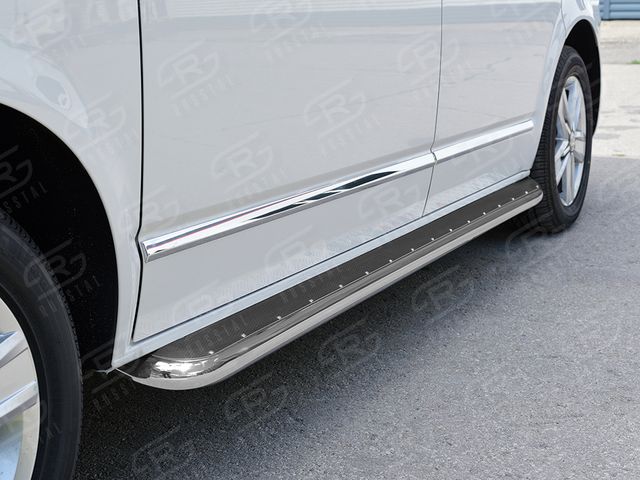 Защита порогов RusStal труба d42 правый с листом (Лист алюм, проф. нерж) (Вариант 3) для Volkswagen Multivan T6 (короткая база) 2015-2026. Артикул VCTL-0023153