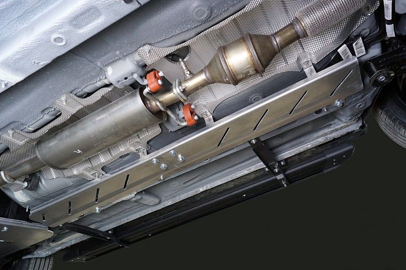 Защита алюминиевая ТСС (4 мм) для топливопровода JAC JS4 2022-2026. Артикул ZKTCC00568