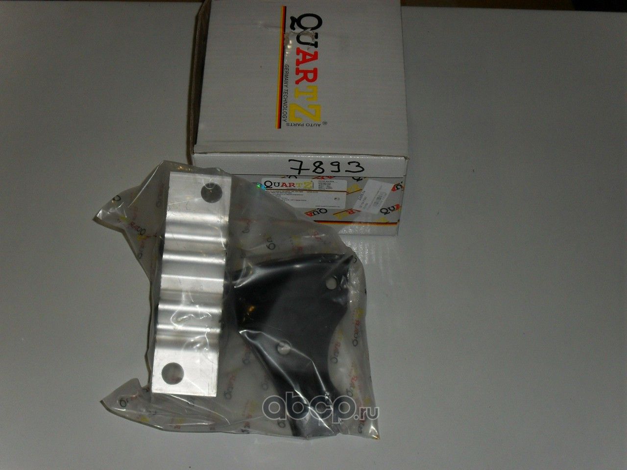 Опора двигателя правая 6001547893 (Quartz). Артикул QZ1547893