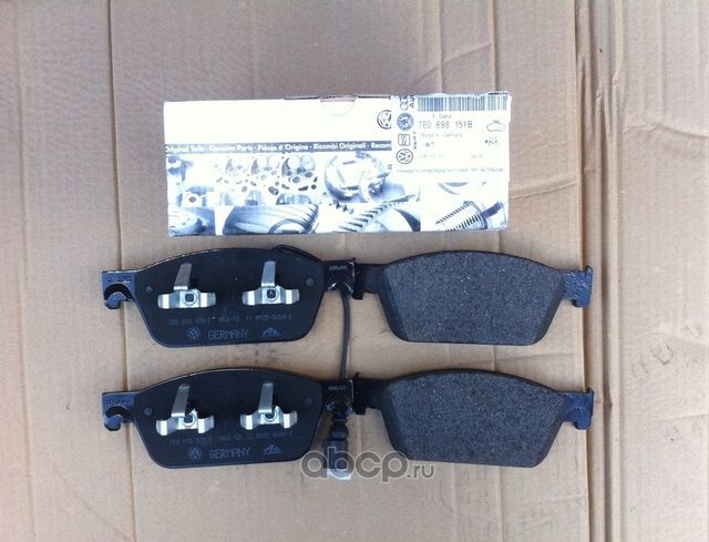 Тормозные колодки VAG. Артикул 7E0698151B