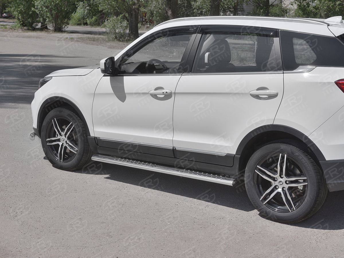 Защита порогов RusStal труба 120х60 овал с проступью для Lifan X70 2018-2026. Артикул LF7O-003284