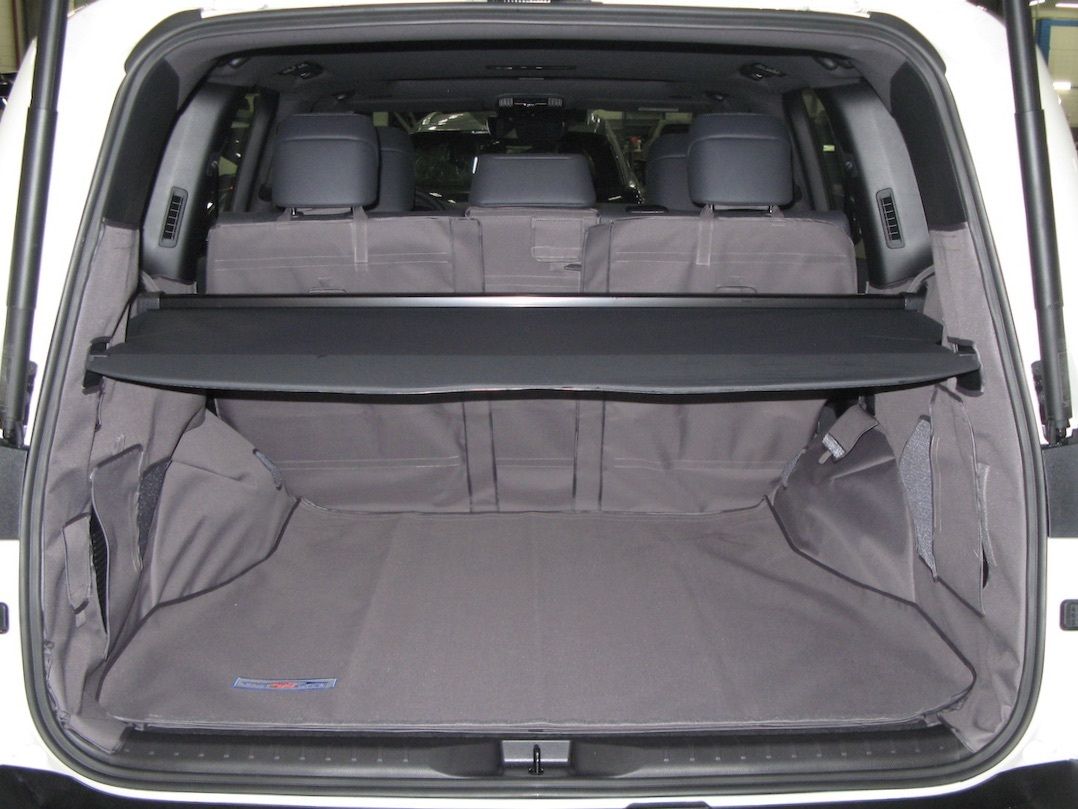 Защитный чехол AUTOSMSTUDIO "Maxi" в багажник автомобиля для Toyota Land Cruiser 300 (5 мест) 06.2021-2026, серый. Артикул TP-LC300-MAXI-GR