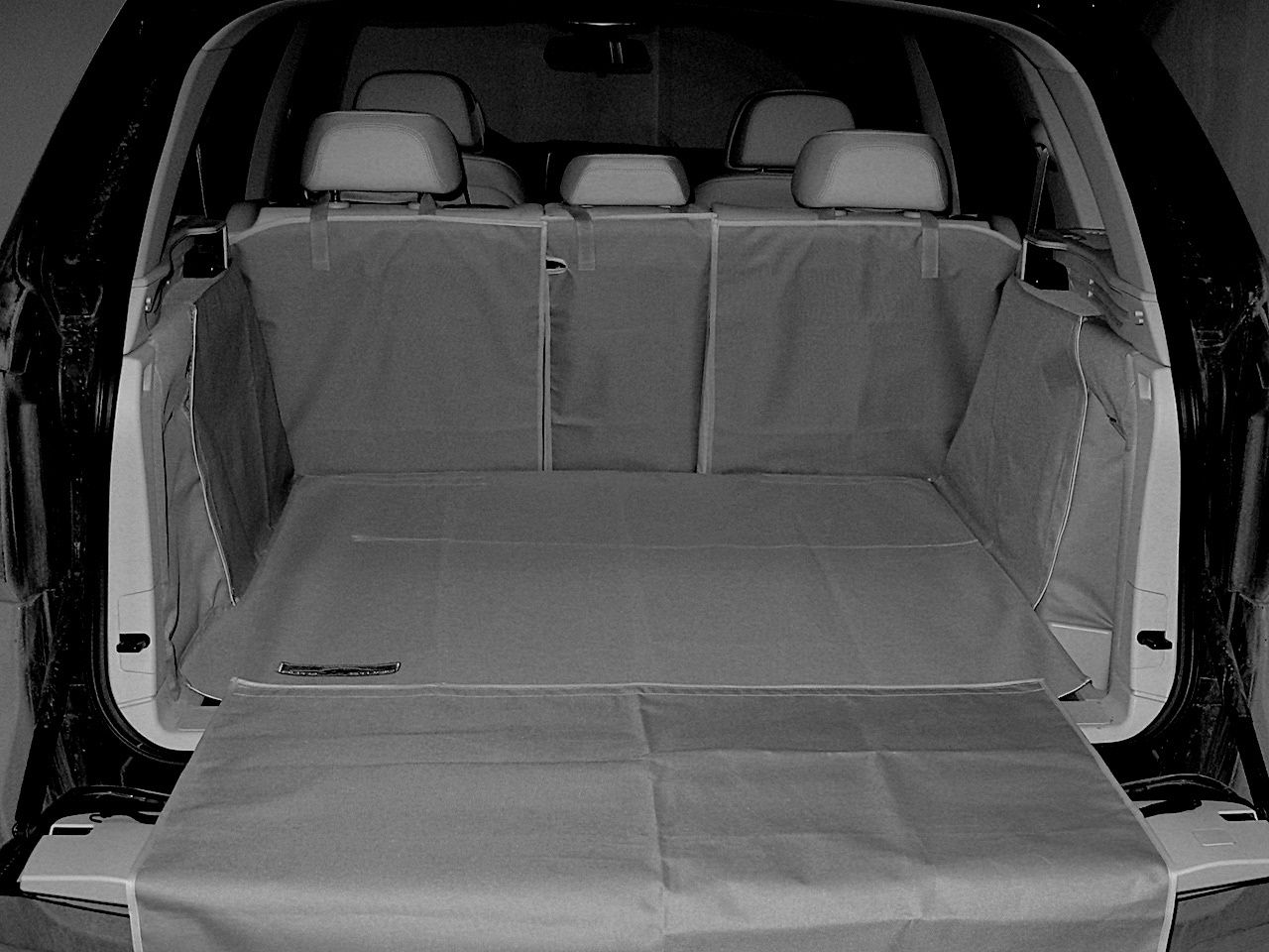 Защитный чехол AUTOSMSTUDIO "Maxi" в багажник автомобиля для BMW X5 F15 10.2013-09.2018, черный. Артикул TP-X5F15-MAXI-BL