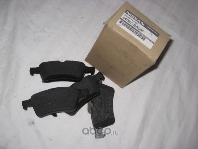 Тормозные колодки Nissan. Артикул 44060BA00F