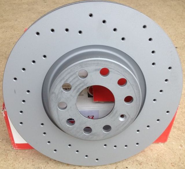 Тормозной диск Zimmermann Sport Coat Z передний для Audi A3 II (8P) 2003-2013. Артикул 100.3300.52