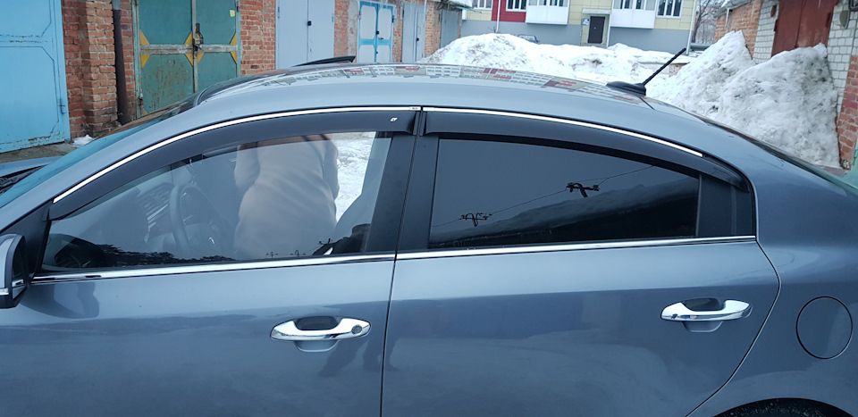 Дефлекторы Cobra для окон (c хром. молдингом) Kia Rio IV седан 2017-2026. Артикул K15017CR