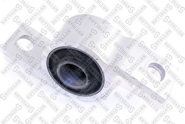 Сайлентблок переднего рычага подвески Stellox. Артикул 87-17007-SX