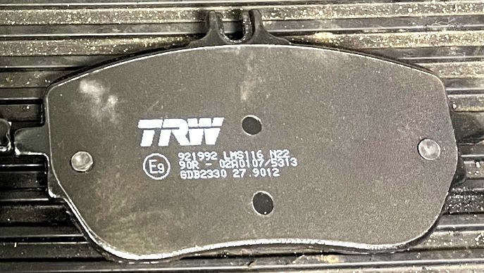 Тормозные колодки TRW. Артикул GDB2330