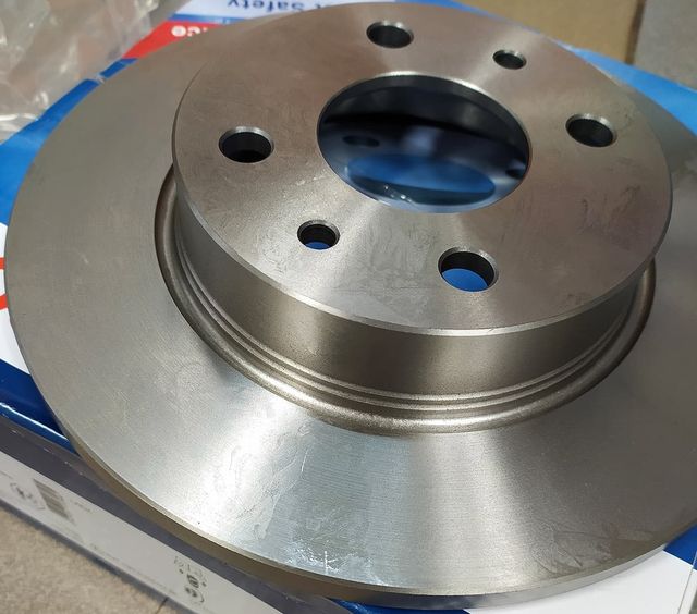 Тормозной диск Bosch передний для ВАЗ 2105 1989-1993. Артикул 0 986 479 R61