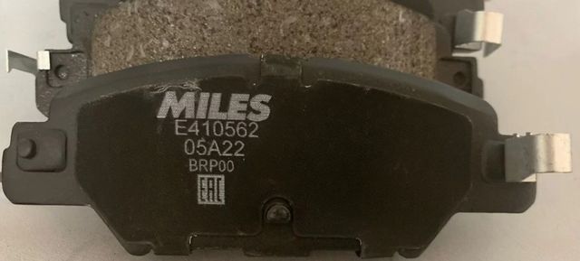 Тормозные колодки Miles (Low-Metallic). Артикул E410562