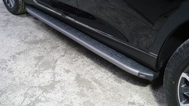 Пороги алюминиевые ТСС с пластиковой накладкой 1820 мм для GAC GS8 II 2023-2026 Карбон серые. Артикул GACGS8II23-01GR