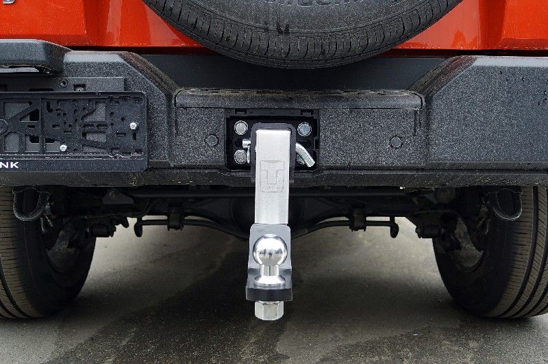 Фаркоп ТСС оцинкованный под американский квадрат для Tank 300 2022-2026 с логотипом Tank. Артикул TCU00359