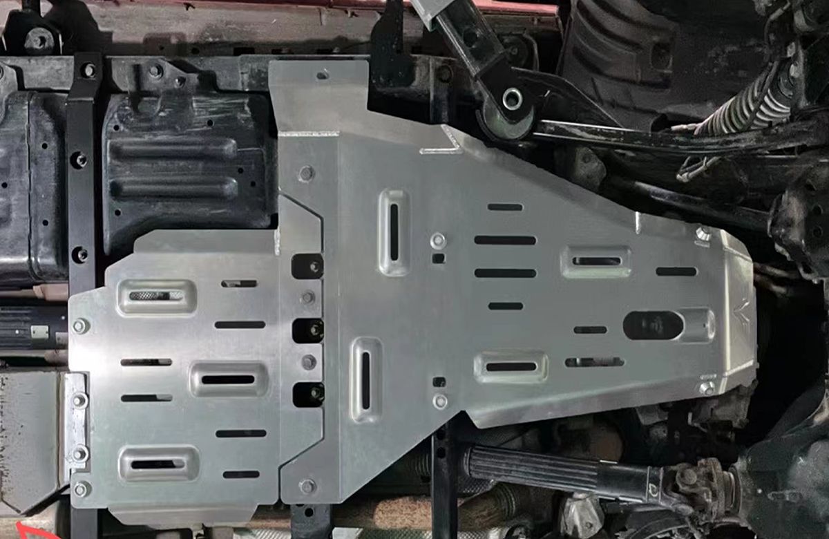 Защита алюминевая Falcon для радиатора, картера, РК, КПП Jeep Wrangler JL (бензин) 2021-2026. Артикул 8119536683C