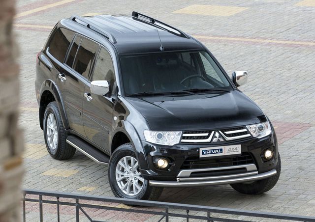 Пороги алюминиевые Rival Premium для Mitsubishi Pajero Sport II 2008-2016. Артикул A173ALP.4003.1