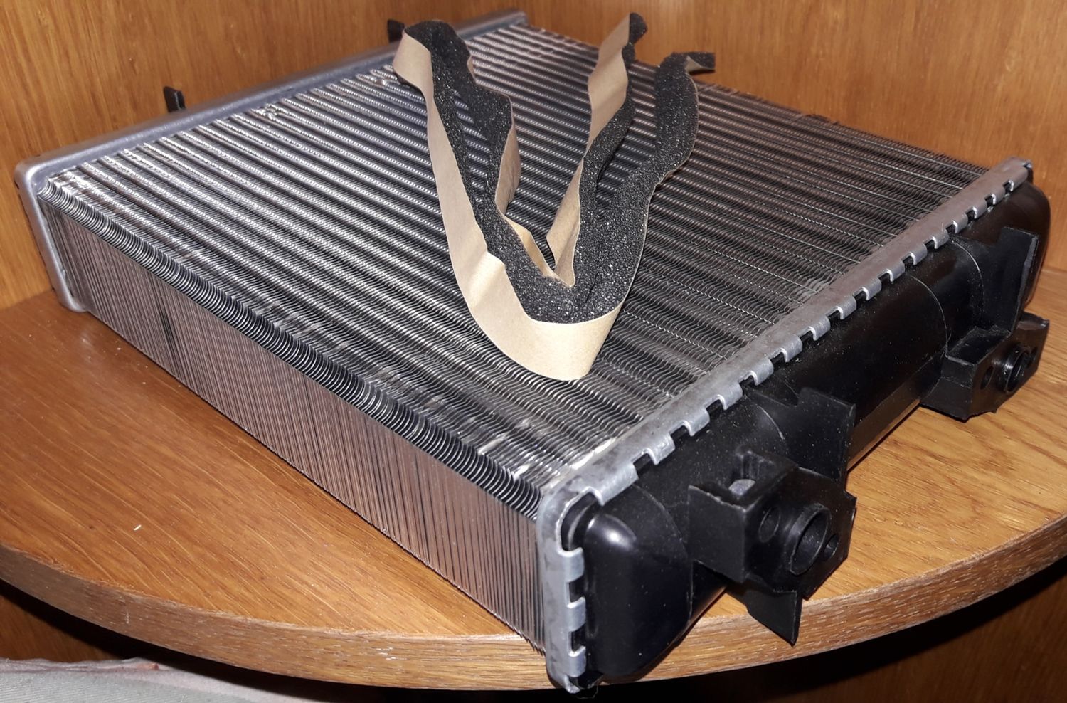 Радиатор отопителя (печки) AVA. Артикул LA6020