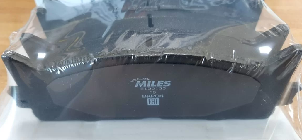 Тормозные колодки Miles (Semi-Metallic). Артикул E100133