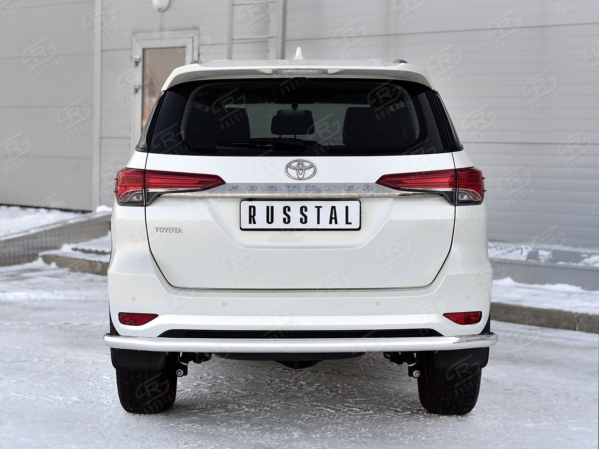 Защита RusStal заднего бампера d63 секции для Toyota Fortuner II 2020-2026. Артикул TFRZ-003536