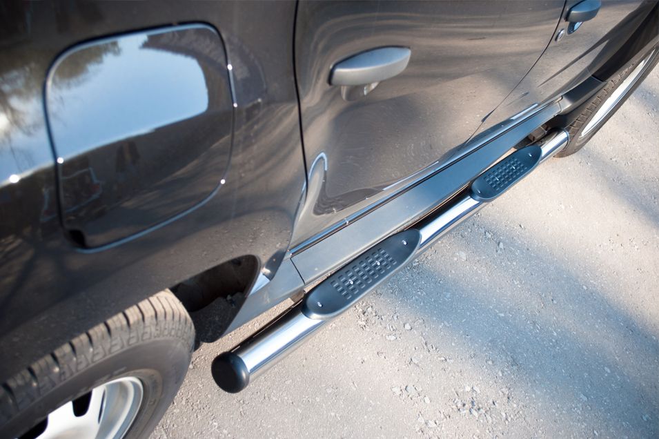 Защита порогов RusStal труба d76 с накладками (вариант 2) для Renault Duster I 2010-2020. Артикул RD2T-0004392