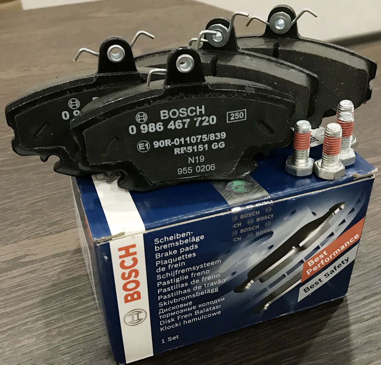 Тормозные колодки Bosch. Артикул 0 986 467 720