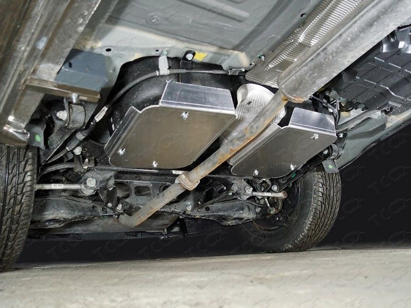 Защита алюминиевая ТСС (4 мм) для бака Geely Emgrand X7 2018-2026. Артикул ZKTCC00401