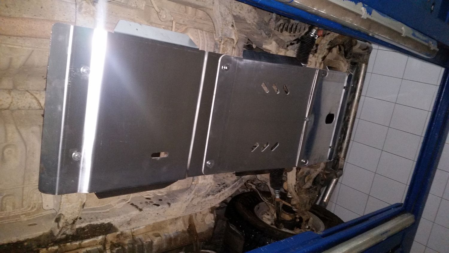 Защита Alfeco для КПП и раздатки Toyota Hilux Surf N180 1996-2002. Артикул ALF.24.110