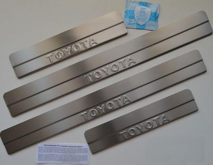 Накладки Ладья на внутренние пороги (штамп) ступенчатые для Toyota RAV4 IV 2013-2015. Артикул 014.49.156ст