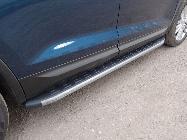 Пороги алюминиевые ТСС с пластиковой накладкой 1820 мм для Skoda Kodiaq 2017-2023 Карбон серые. Артикул SKOKOD17-11GR