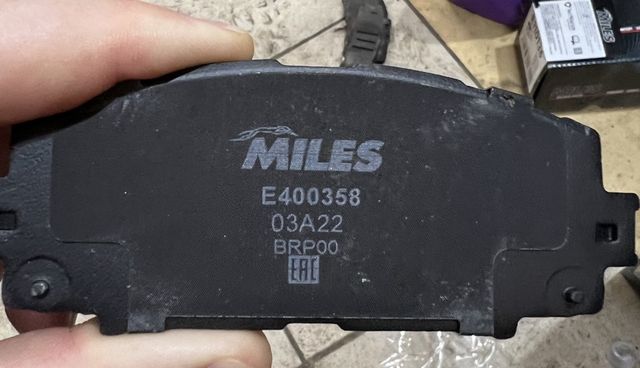 Тормозные колодки Miles (Low-Metallic). Артикул E400358