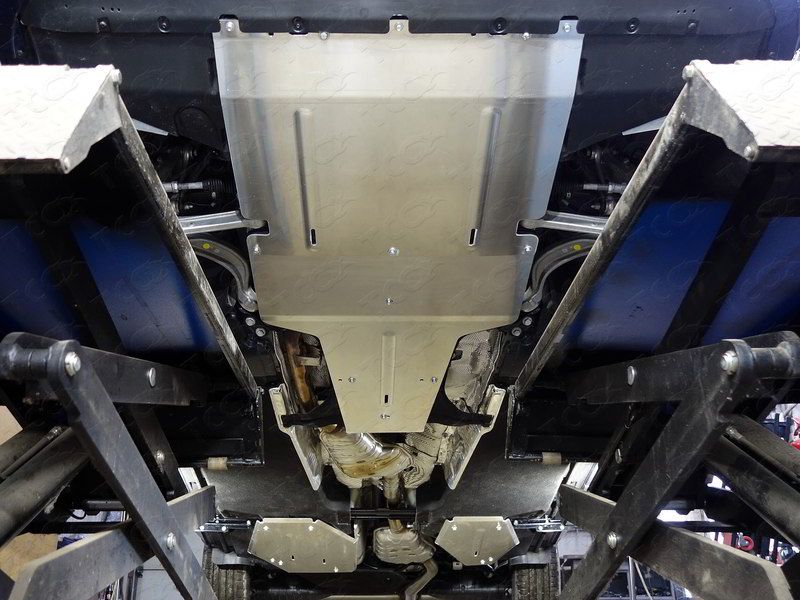 Защита алюминиевая ТСС (4 мм) для картера, КПП, бака 2 шт, дифференциала Audi Q5 II (FY) 2017-2026. Артикул ZKTCC00310K