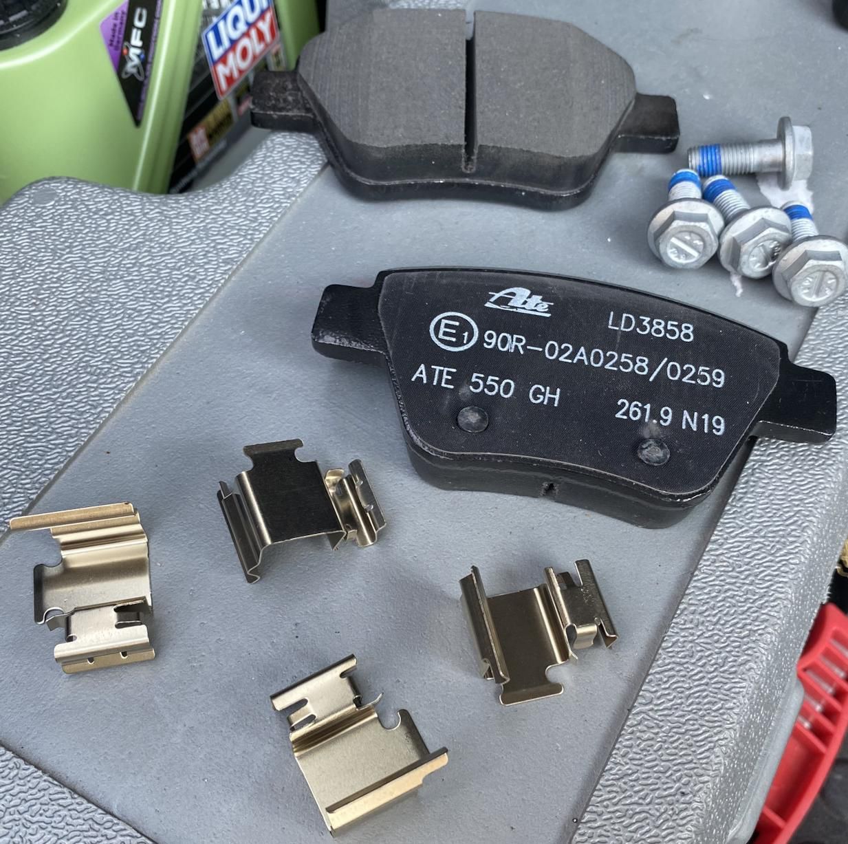 Тормозные колодки ATE Ceramic. Артикул 13.0470-3858.2